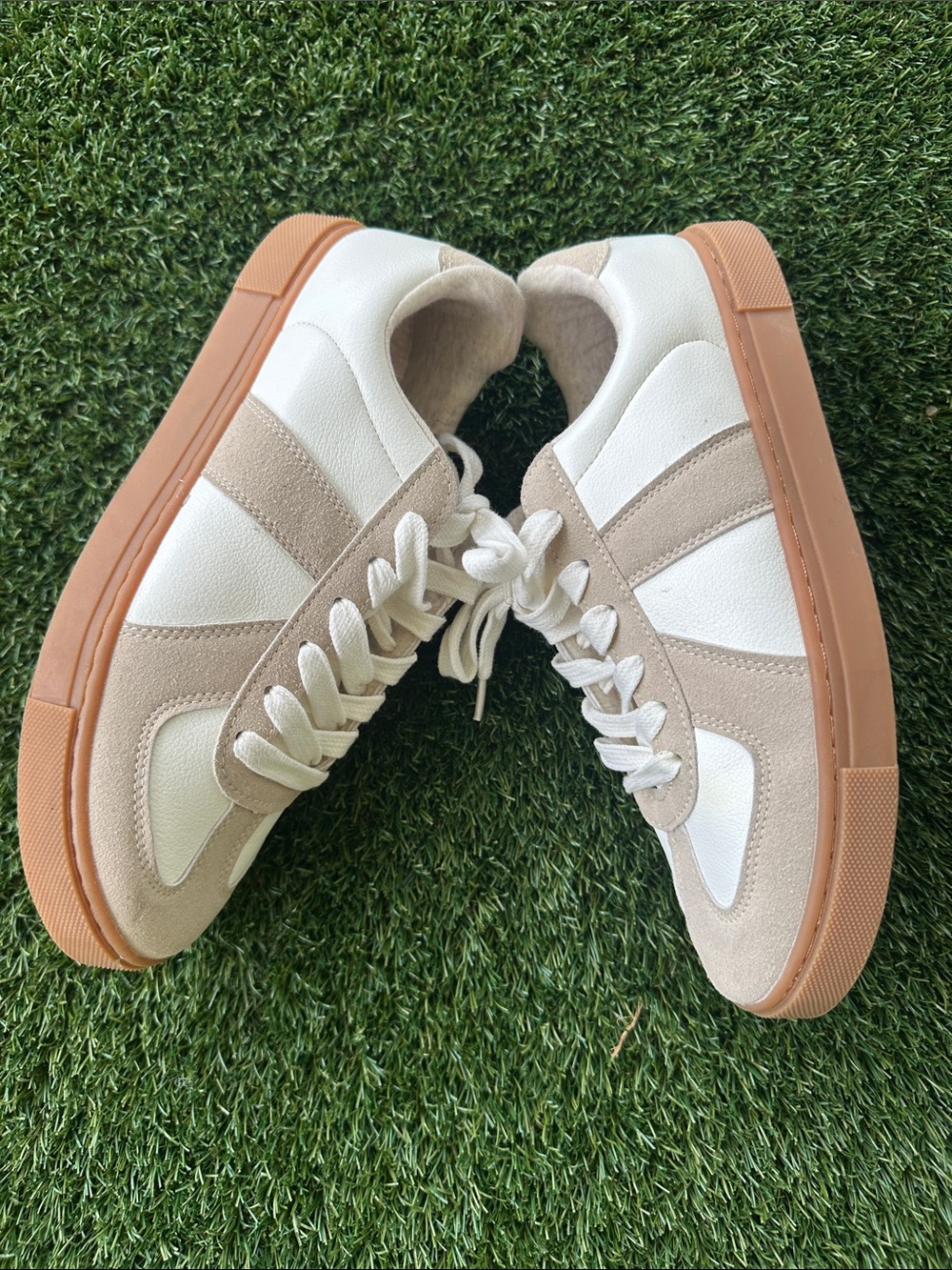 Sincerly Jules Cream & Tan Low-Top Sneakers with Gum Sole